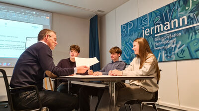 Berufsbildung bei Jermann 01.jpg